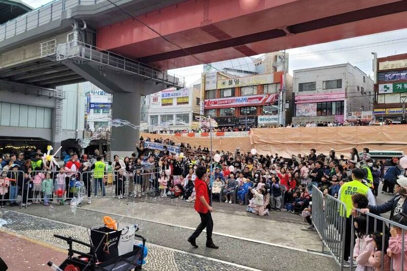 Busan's Lalala Festival 2024: Coffee, Treats, and Cultural Delights at Oncheoncheon
