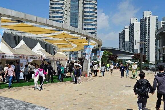 Seoul's Garak Oktoberfest 2024: Rooftop Camping, Craft Beer & Korean Delights at Garak Mall