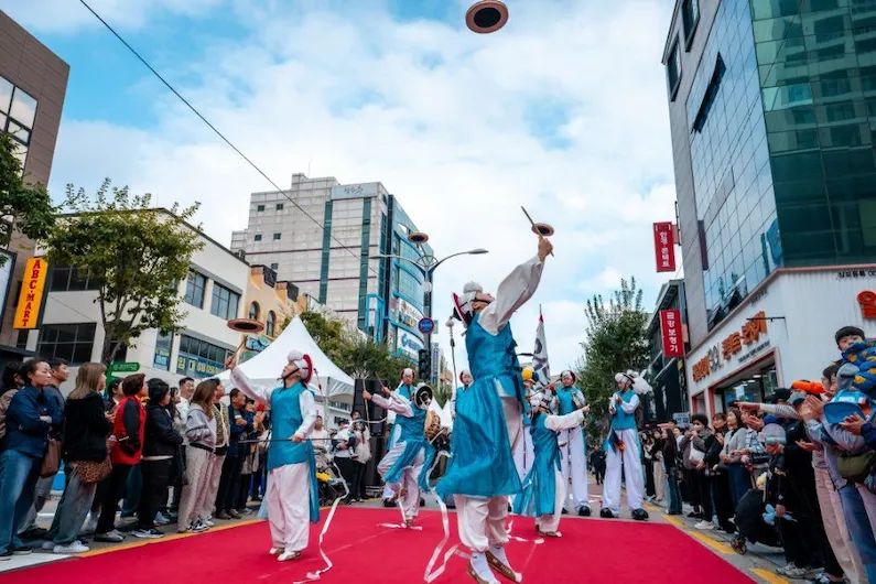 61st Seorak Cultural Festival 2026 in Sokcho: Experience Traditional Rituals, Street Parades, and Autumn Beauty